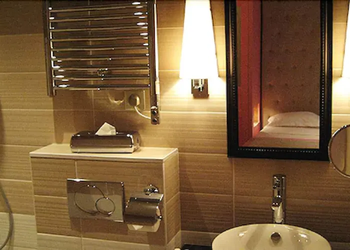 Windsor Opera מלון 4*