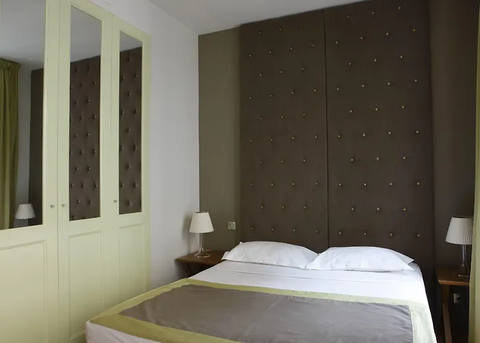 Windsor Opera מלון